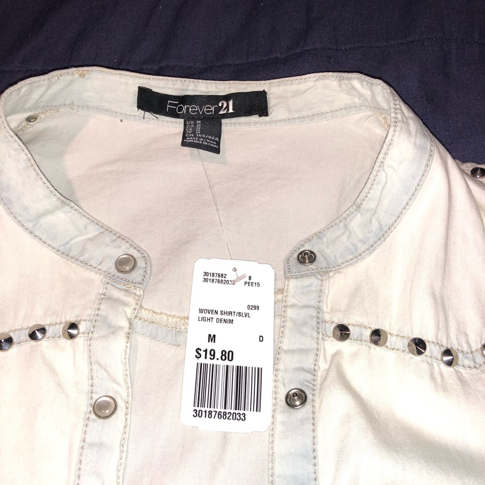 FOREVER 21 Sleeveless Woven Light Denim Shirt-Sz M - Picture 3 of 8